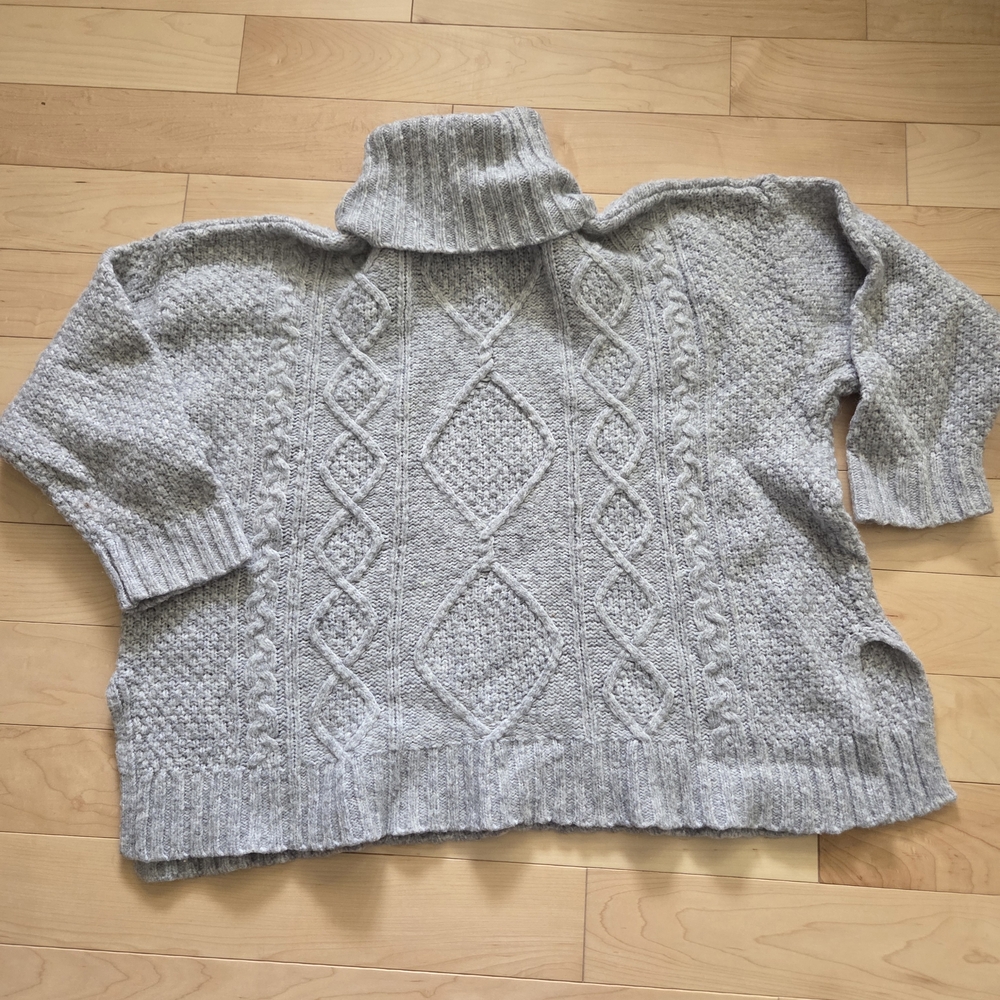 Aerie Gray Cable Knit Turtleneck Sweater Size Small
